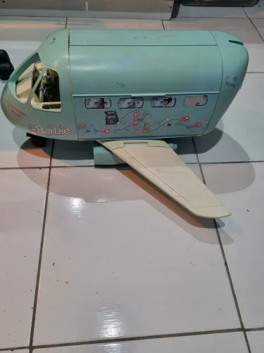 Avião antigo da Barbie