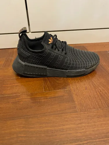 Tênis Adidas NMD-R1 tamanho 38