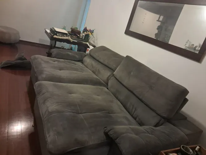 Sofa retratil 320m, 6 anos de uso, marcas diarias, ultima limpeza profissional 6/7/25