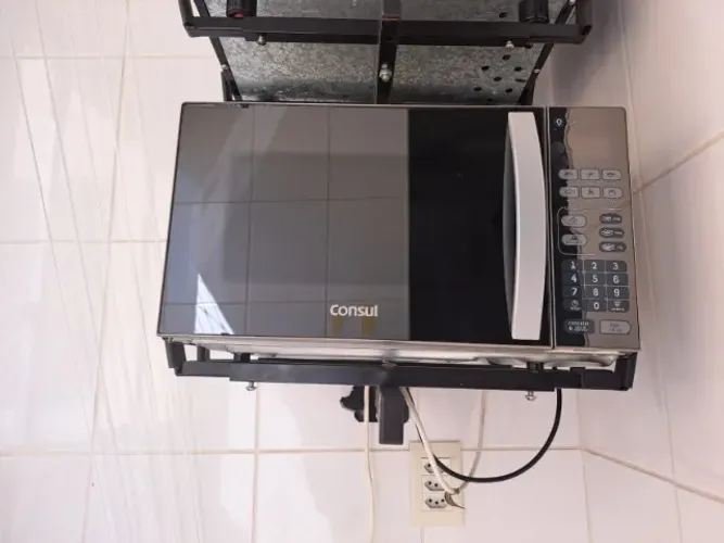 Micro-ondas Consul 20 litros.