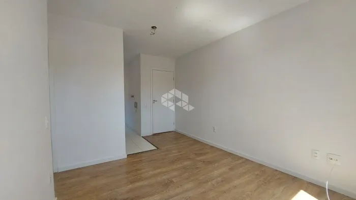Apartamento 2 dormitórios, em perfeito estado, ensolarado, com vaga.