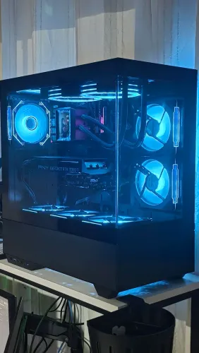 PC Gamer Ryzen 7 5700X + RTX 5060 Ti | NOVO | 1TB NVMe | WC 240mm com Tela | Wi-Fi