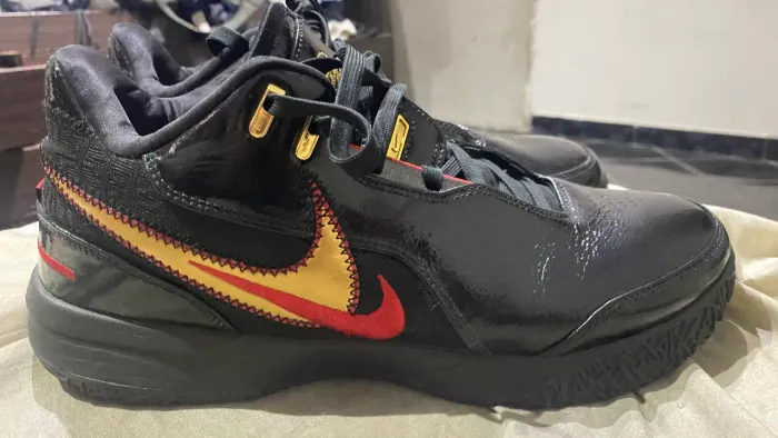 Lebron NXXT GEN BLACK METALLIC GOLD