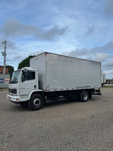 Vendo Mercedes benz Atron 1719 Bau (toco)