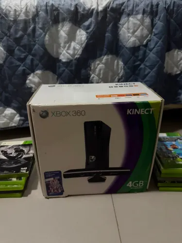XBOX 360 + kinect + 30 jogos + 2 controles