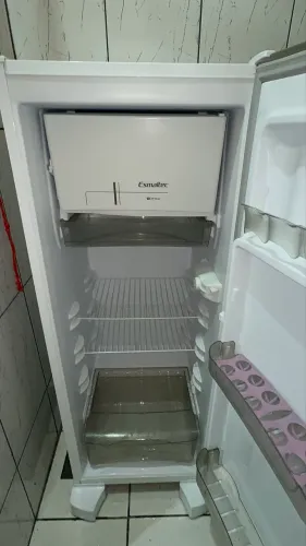 Geladeira semi nova