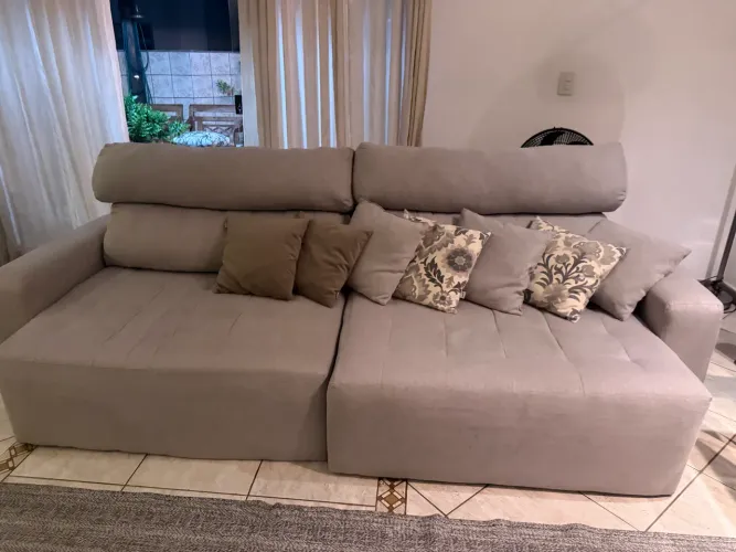 Sofá retrátil cinza