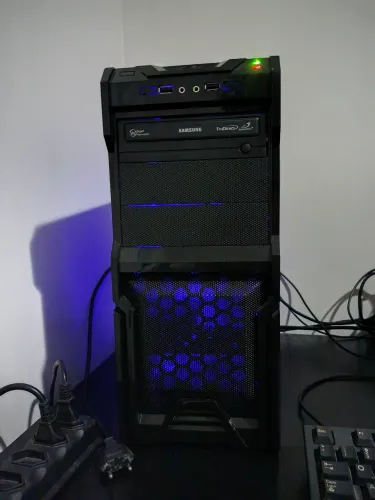 PC com LED para trabalho/estudo + teclado Lenovo