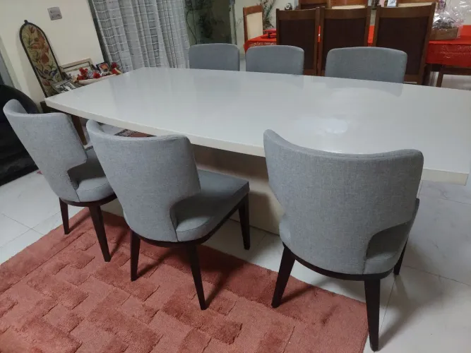 Mesa de alto padrão com 6 cadeiras