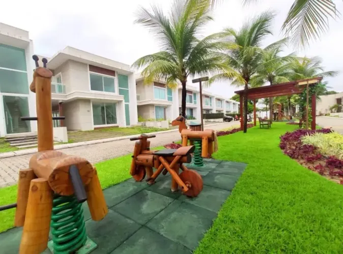 Casa de condomínio à venda com 186m², 3 suítes e 3 vagas, bairro Lagoa Redonda - Fortaleza