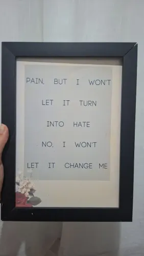 Quadro Decorativo Shawn Mendes - Frase ?Pain, But I Won?t?