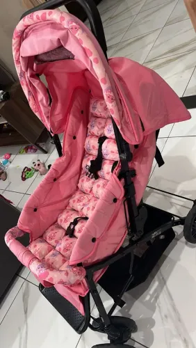 Carrinho de bebê menina
