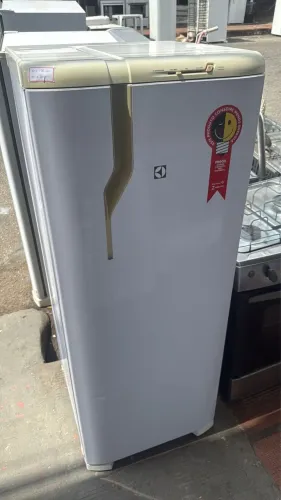 Geladeira Eletrolux 330L