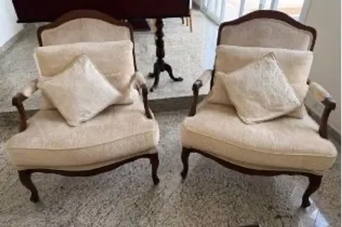 Poltronas (par) Madeira de lei maciça R$ 500 - 1.200 (o par)
