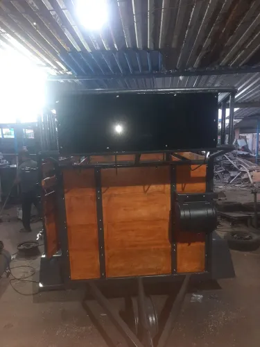 Reboque de dois eixos  pra cavalos