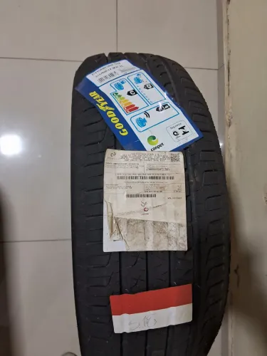 Pneu Goodyear aro 17 215/60