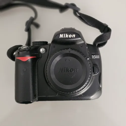 Nikon D5000