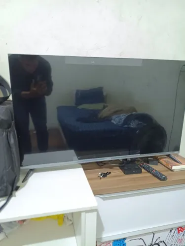 VENDES TV 43 POLEGADAS, 1 MES DE USO NO PLÁSTICO AINDA!