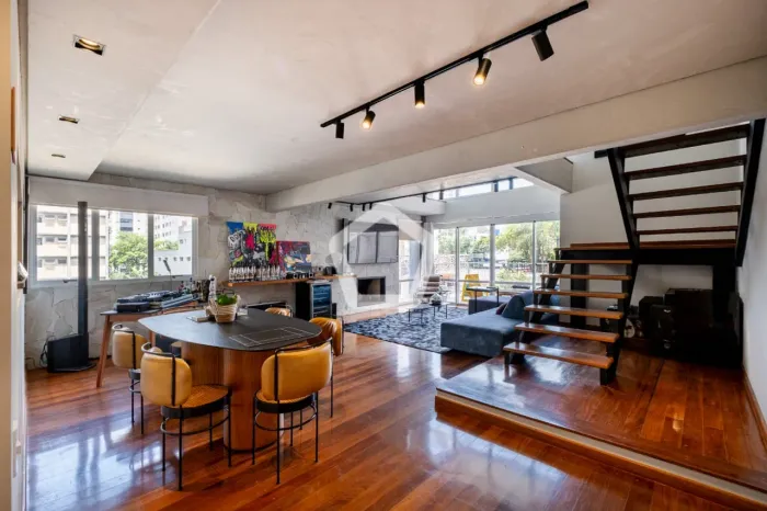 Loft para venda em Vila Madalena com 2 quartos, sendo 2 suítes, 136m²