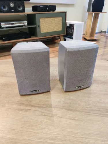 Par de caixas bookshelf pequenas para home theater 