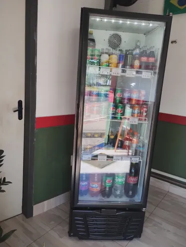 Vendo ou troco geladeira expositora vertical Gelopar 414 litros 220v porta de vidro.