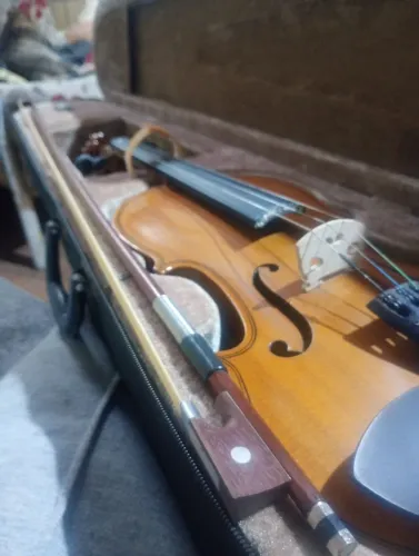 Violino completo com arco e case - Ótimo Estado 
