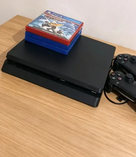 Playstation 4 slim (troco por Xbox series s ou play 5, pago a diferença! )
