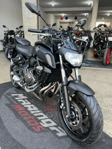 YAMAHA MT-07 IMPECAVEL. VALE A PENA CONFERIR.