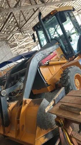 Retroescavadeira John Deere 310L