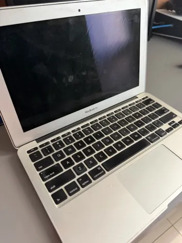 MacBook Air 11? ? 2011 | Intel Core i5 | 4 GB RAM | SSD 128 GB