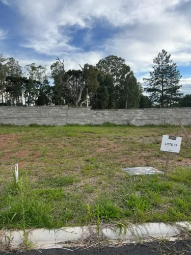 TERRENO EM CONDOMINIO FECHADO COM PISCINA 7,5x16,5