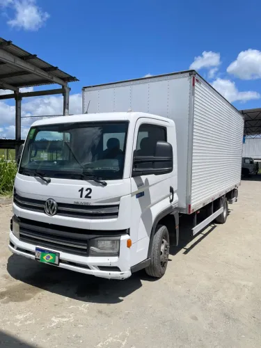 VW 6.160 Delivery 2022 baú 5.5mt 4x2 diesel 