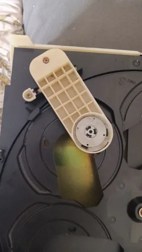 Peça que prende o disco de cd do Sony LBT A 495 para o reposição