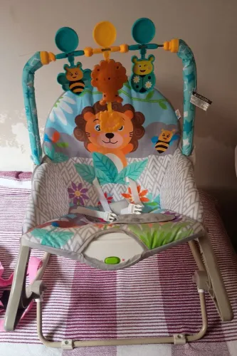 Cadeira de descanso e balanço musical