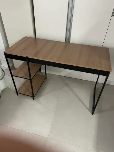 Escrivaninha para doação