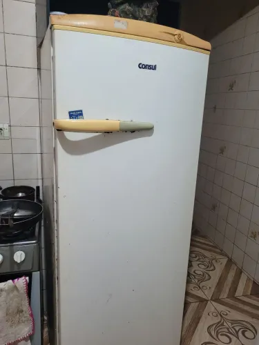 Geladeira usada, ainda funcionando