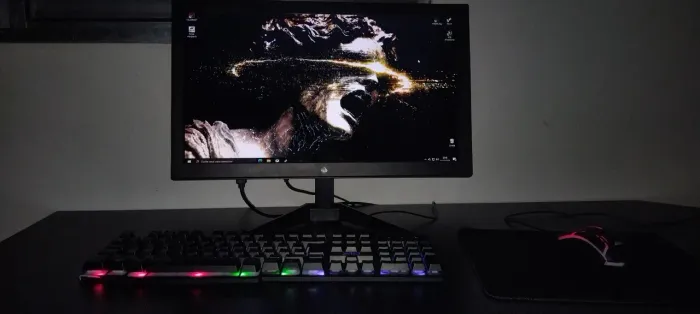 Pc completo com monitor, teclado e mouse