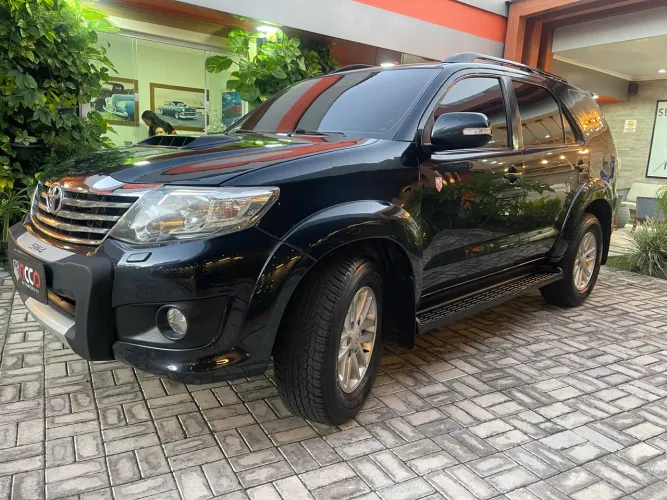 Toyota Hilux CD SRV 4X4 2.8 TDI Diesel Aut. 2025