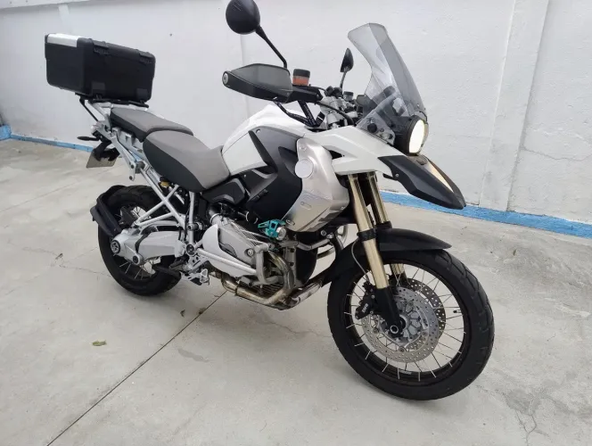 BMW R1200 GS impecável só usada em viagens!