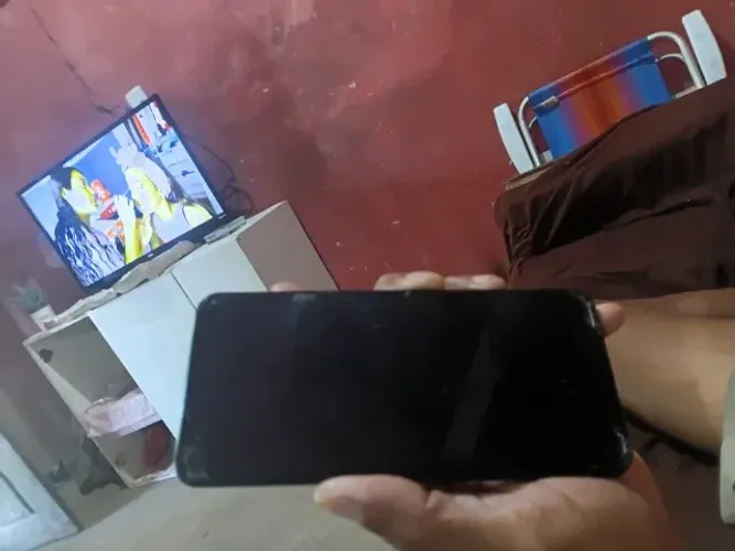 Vendo celular funcionando normal troca só tela 
