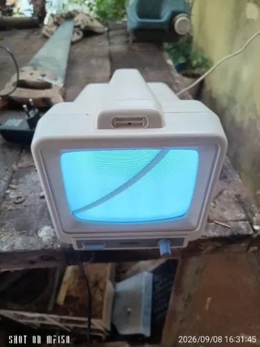 Vendo um monitor de 5 polegadas antigo para monitoramento de com câmeras mD VM 200 