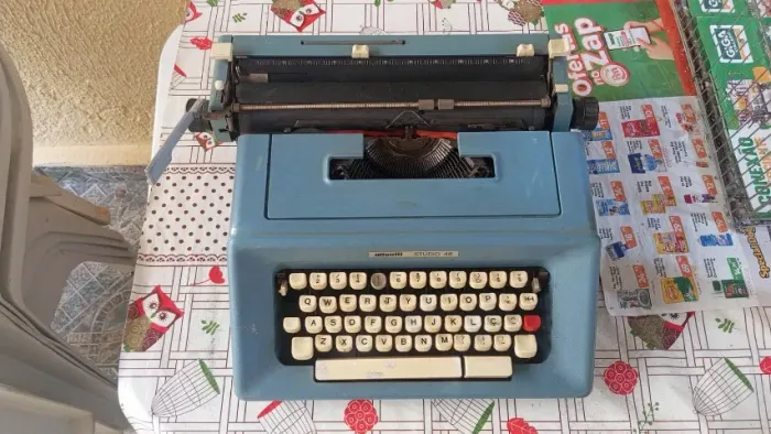 Máquina Escrever Antiga Olivetti Studio 46 Para Revisão #