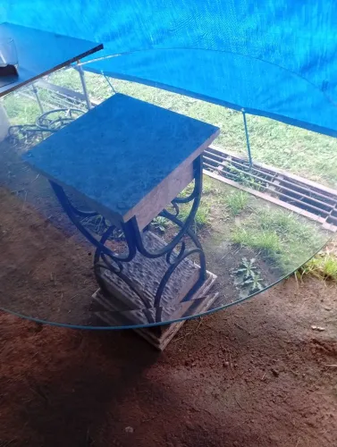 Mesa pé de mármore tapo de vidro