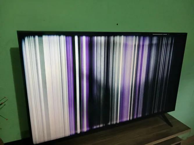 Vendo TV com defeito