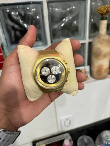 Swatch cara preta 