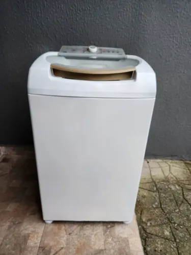 Máquina de Lavar Roupas Funcionando