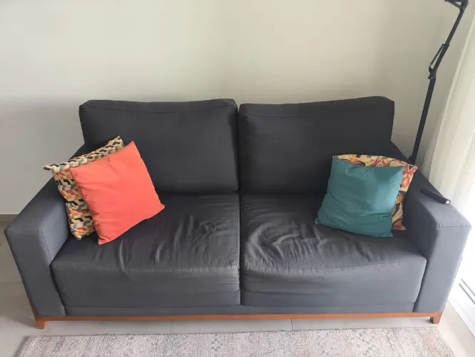 Sofá 2 Lugares em Linho Cinza - Moderno e Confortável | Excelente Estado