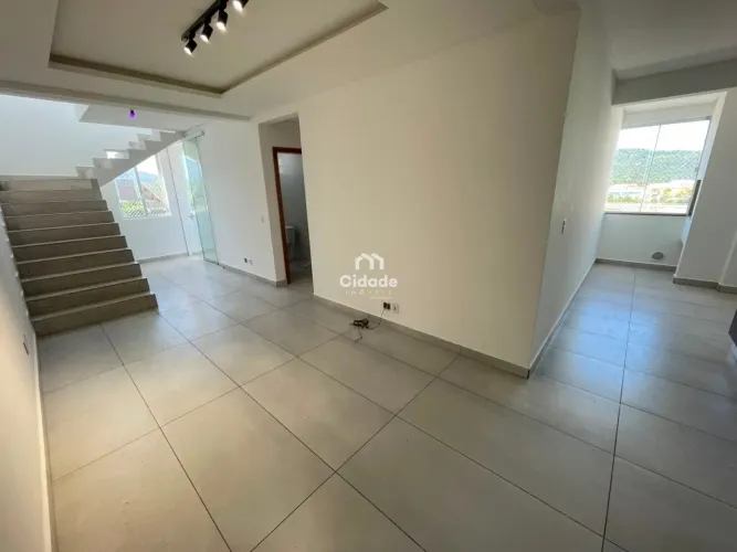Duplex para locação no Vieiras - Amplo, mobiliado e com terraço exclusivo