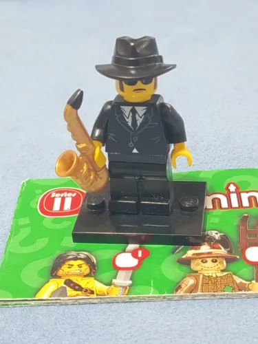 LEGO minifigura Saxophone Player, Series 11 (completa, com base, catálogo e acessório)