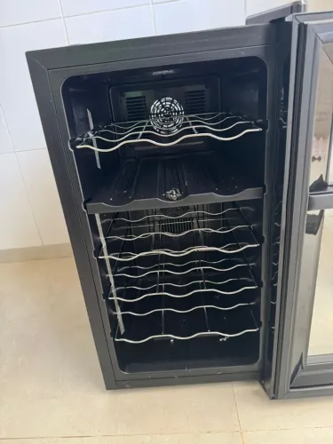 Adega Climatizada 18 Garrafas Oster  Bivolt